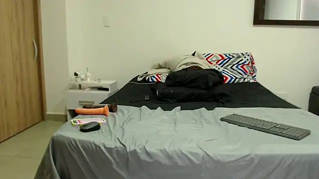 AnnieRoss69 online show from February 18, 9:09 pm