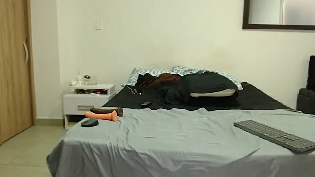 AnnieRoss69 online show from September 30, 8:47 pm