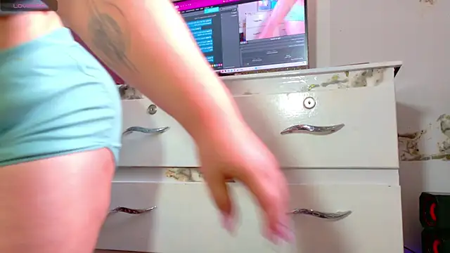 Snapshot of Gaby_Vegaa chatting on October 20, 10:10 pm Gaby Vegaa online show from October 20, 10:10 pm