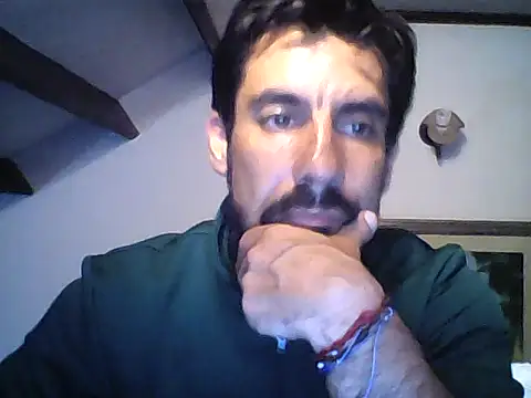 Snapshot of elkike1980 chatting on June 6, 2:05 am elkike1980 online show from June 6, 2:05 am
