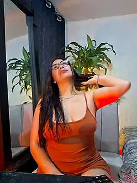 Snapshot of emmily_d chatting on December 1, 11:25 pm emmily d online show from December 1, 11:25 pm