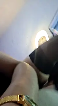 Snapshot of emmily_d chatting on December 18, 8:03 pm emmily d online show from December 18, 8:03 pm