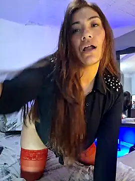 Snapshot of emmily_d chatting on December 18, 11:08 pm emmily d online show from December 18, 11:08 pm