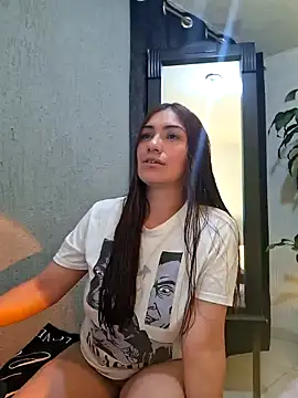 Snapshot of emmily_d chatting on January 18, 10:17 pm emmily d online show from January 18, 10:17 pm