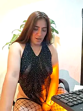 Snapshot of emmily_d chatting on January 27, 10:06 pm emmily d online show from January 27, 10:06 pm