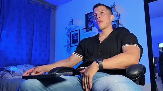 ThomsEvery  online show from November 13, 11:47 pm