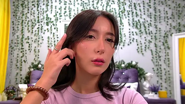 NicoleLimp online show from December 12, 10:13 am