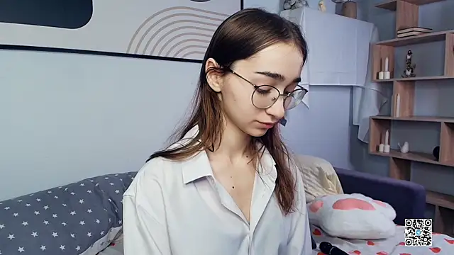 PollyBeev online show from October 25, 6:21 am