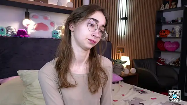 PollyBeev online show from November 18, 7:24 am