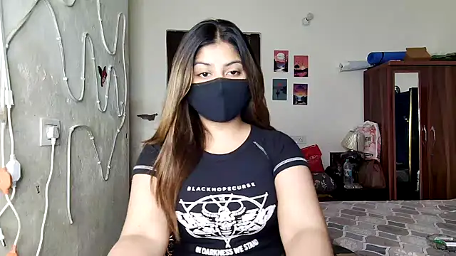 Snapshot of Hoty-Shivangi chatting on July 10, 11:35 am Hoty-Shivangi online show from July 10, 11:35 am