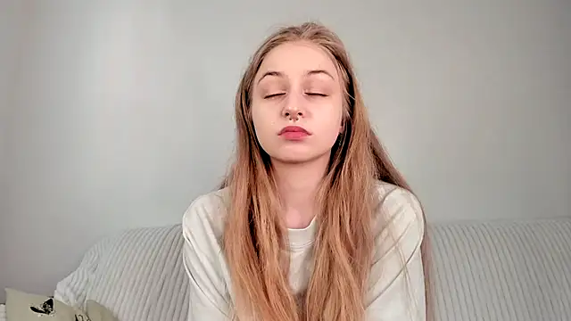 MiaMews online show from April 24, 6:38 am