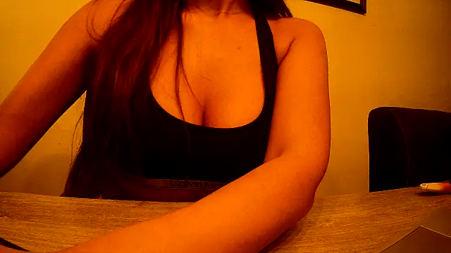 Snapshot of dutchesmee_x chatting on December 9, 6:25 pm dutchesmee x online show from December 9, 6:25 pm