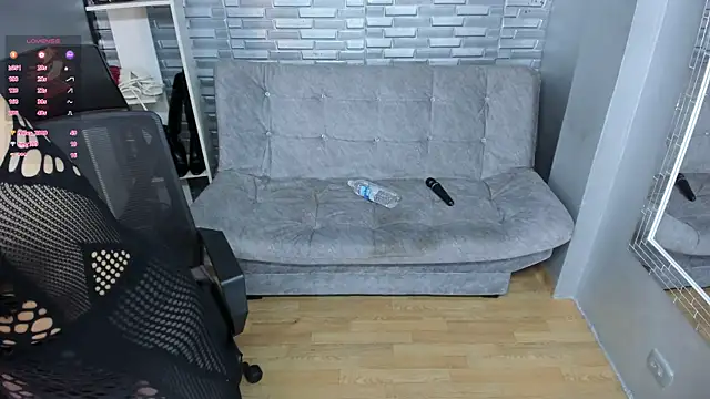 Snapshot of coniie_jhons chatting on March 22, 2:25 pm coniie jhons online show from March 22, 2:25 pm