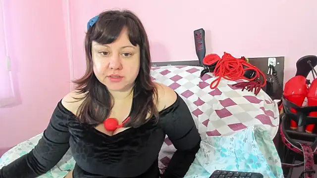 Snapshot of HotSweetAngel chatting on February 20, 7:12 am HotSweetAngel online show from February 20, 7:12 am