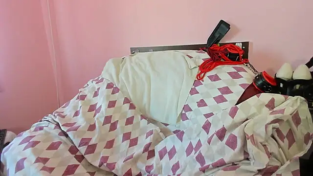 Snapshot of HotSweetAngel chatting on February 24, 10:37 am HotSweetAngel online show from February 24, 10:37 am