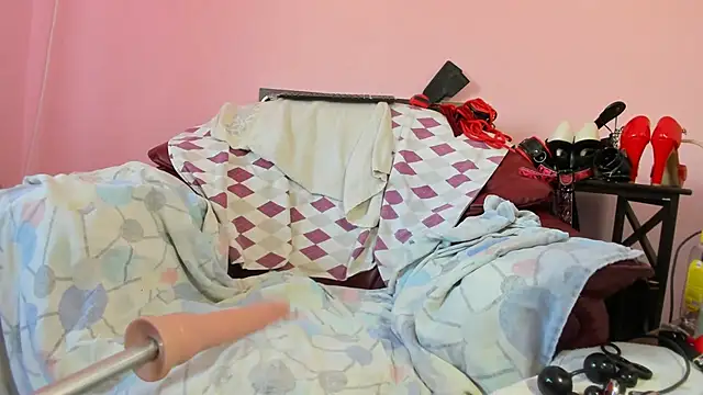 Snapshot of HotSweetAngel chatting on February 24, 1:42 pm HotSweetAngel online show from February 24, 1:42 pm