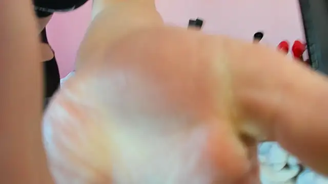 Snapshot of HotSweetAngel chatting on February 25, 11:41 am HotSweetAngel online show from February 25, 11:41 am