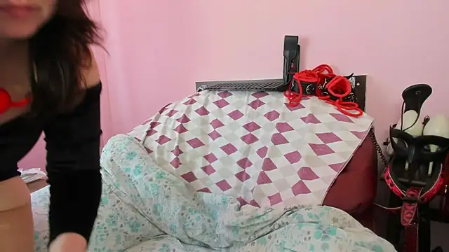 Snapshot of HotSweetAngel chatting on March 5, 7:49 am HotSweetAngel online show from March 5, 7:49 am