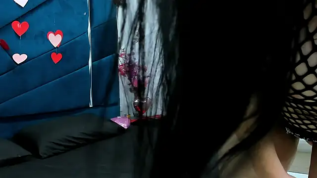 Giorgina Simons online show from February 13, 1:37 pm