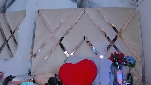 ninaht online show from September 25, 8:34 pm