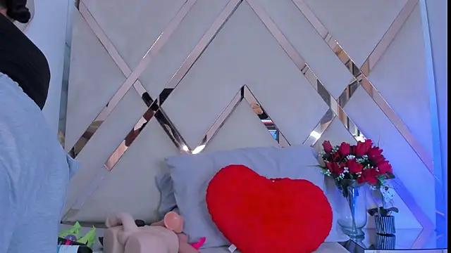 ninaht online show from October 12, 9:25 pm