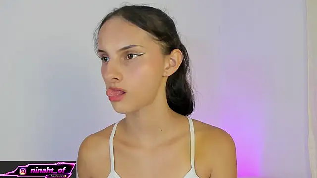 ninaht online show from April 22, 9:05 pm