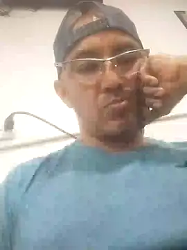 Snapshot of exmilitary chatting on January 28, 1:18 am exmilitary online show from January 28, 1:18 am