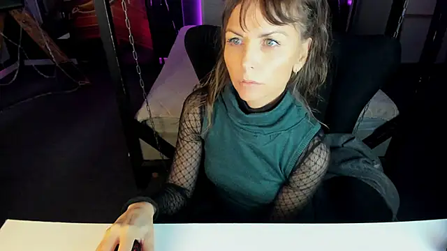 Elizabe th online show from February 9, 9:17 pm