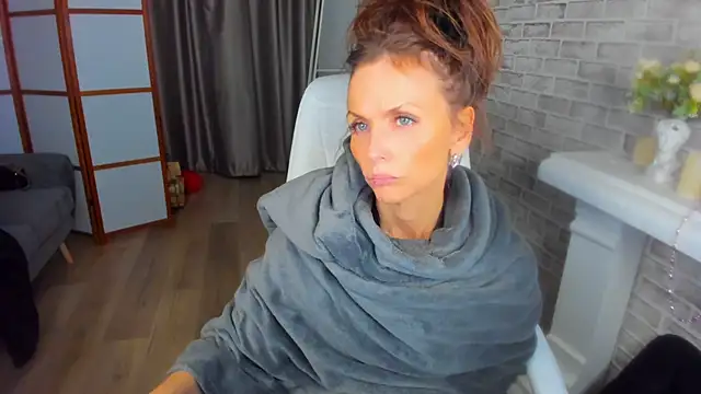 Elizabe th online show from March 12, 4:19 am