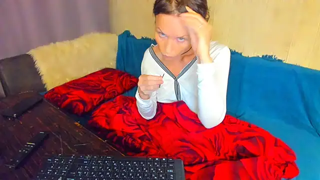 Snapshot of Elizabe_th chatting on May 9, 8:14 pm Elizabe th online show from May 9, 8:14 pm