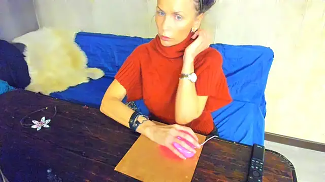 Elizabe th online show from July 24, 8:07 pm