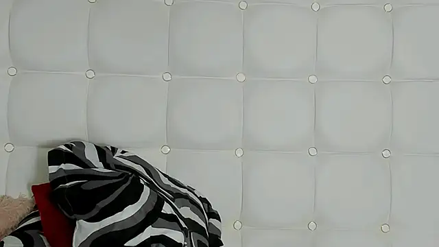 MelanieBrownn online show from February 28, 6:20 pm