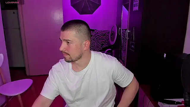 Snapshot of Michael_Wolfborn chatting on September 29, 3:39 pm Michael Wolfborn online show from September 29, 3:39 pm