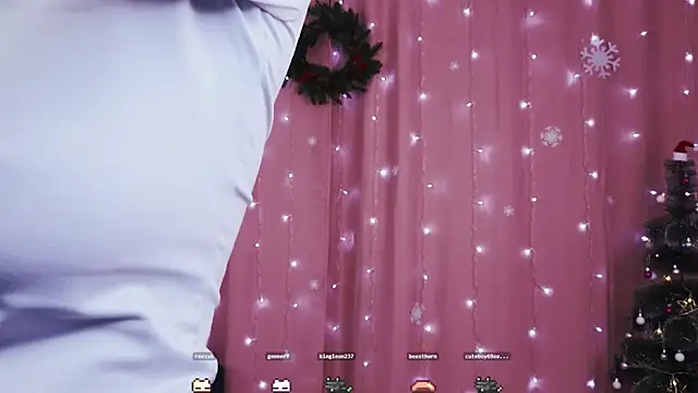 KimWilli online show from December 10, 7:22 pm