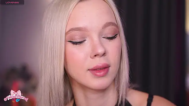  AlinaBailey online show from March 19, 7:56 am