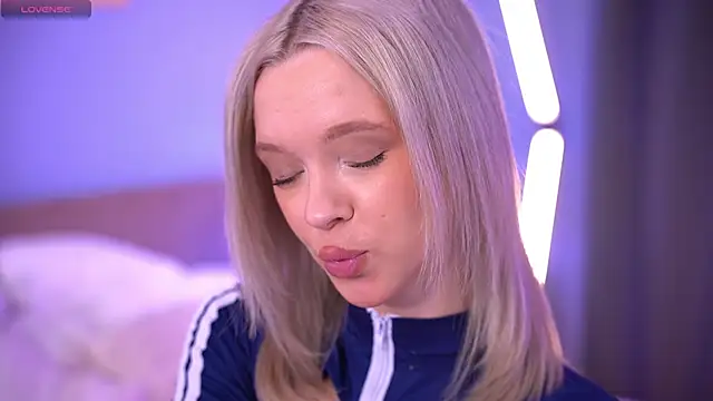  AlinaBailey online show from April 13, 8:09 am