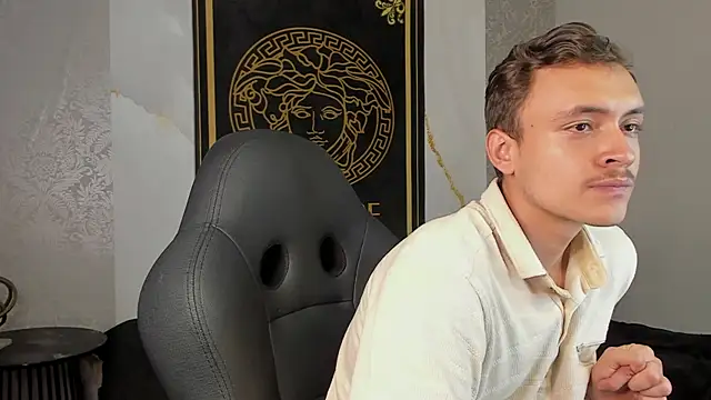 Desmon Clark online show from January 3, 10:51 pm