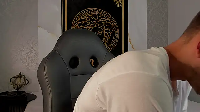 Desmon Clark online show from February 24, 9:20 pm