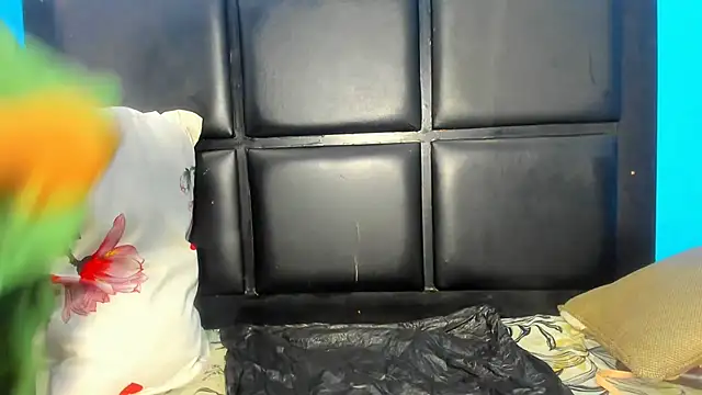 Sweetdelight86 online show from February 25, 9:35 pm