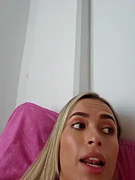 Snapshot of aziac10 chatting on December 15, 5:42 pm aziac10 online show from December 15, 5:42 pm