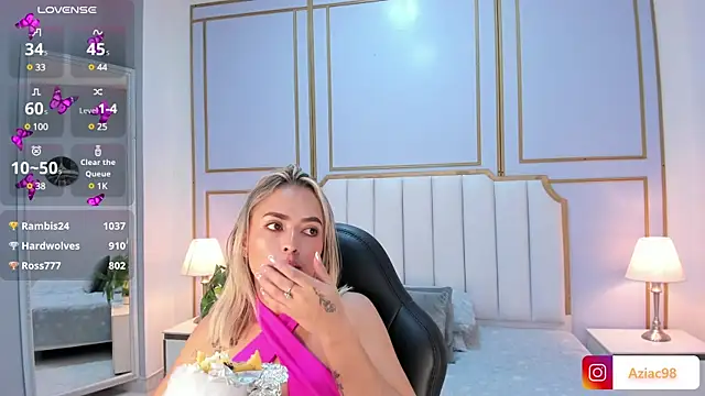 Snapshot of aziac10 chatting on December 21, 2:37 pm aziac10 online show from December 21, 2:37 pm