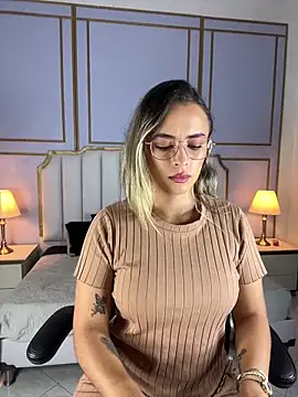 Snapshot of aziac10 chatting on September 18, 11:45 am aziac10 online show from September 18, 11:45 am