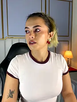 Snapshot of aziac10 chatting on September 26, 11:36 am aziac10 online show from September 26, 11:36 am