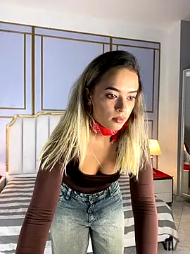 Snapshot of aziac10 chatting on September 28, 11:37 am aziac10 online show from September 28, 11:37 am