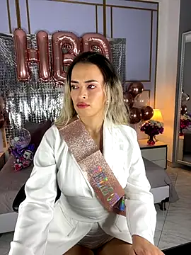 Snapshot of aziac10 chatting on October 11, 12:04 pm aziac10 online show from October 11, 12:04 pm