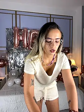 Snapshot of aziac10 chatting on October 14, 11:44 am aziac10 online show from October 14, 11:44 am