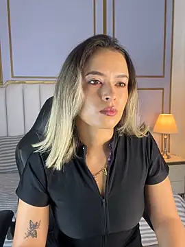 Snapshot of aziac10 chatting on October 23, 11:42 am aziac10 online show from October 23, 11:42 am