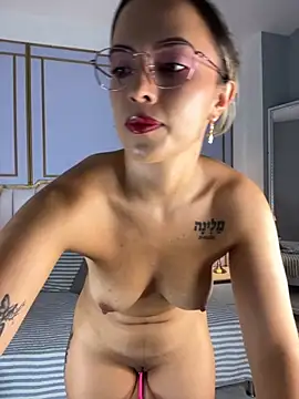 Snapshot of aziac10 chatting on October 24, 11:39 am aziac10 online show from October 24, 11:39 am