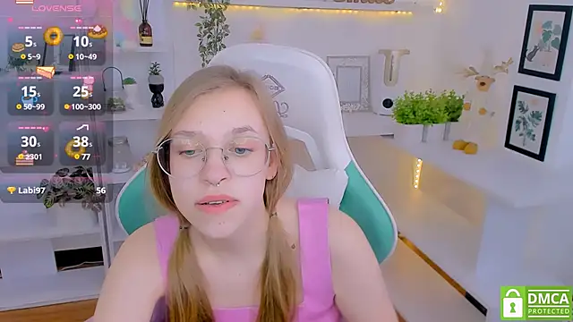 LayriantaVee online show from February 10, 10:09 am