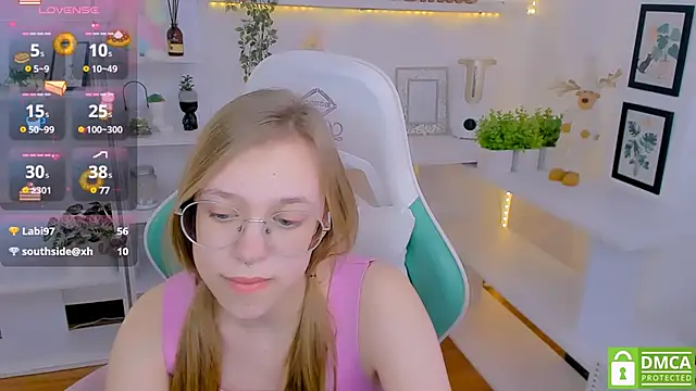 LayriantaVee online show from February 10, 1:11 pm